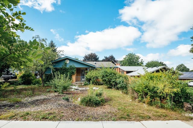 Detached at 229 Winfield Avenue, Waterloo, ON N2J 3M8