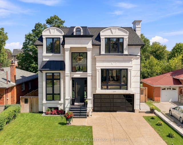 Detached at 209 Sussex Avenue, Richmond Hill, ON L4C 2G3