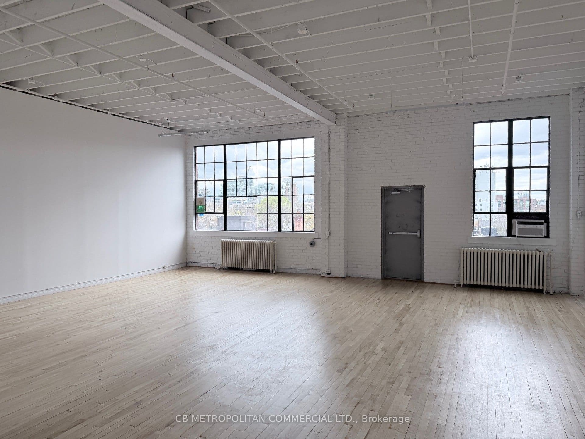 Unit 403, Unit 403 · 688 Richmond St W
