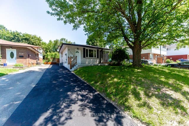 Semi-Detached at 322 Fernwood Avenue, Oshawa, ON L1G 2H7