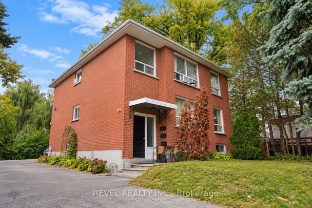 Triplex at 138 Innisfil Street, Barrie, ON L4N 3E7