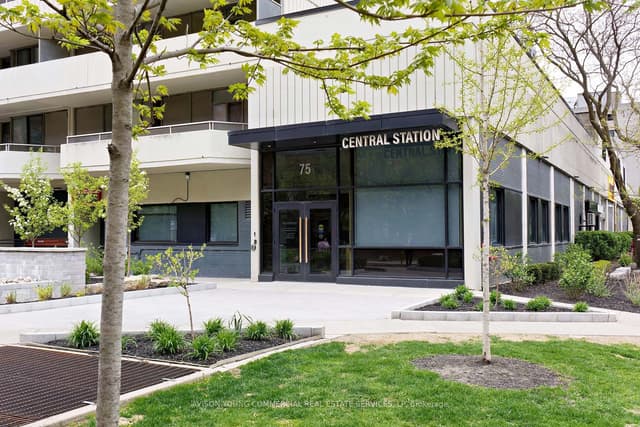 Office at 75 Huntley Street, Toronto, ON M4W 3J6, Toronto C08