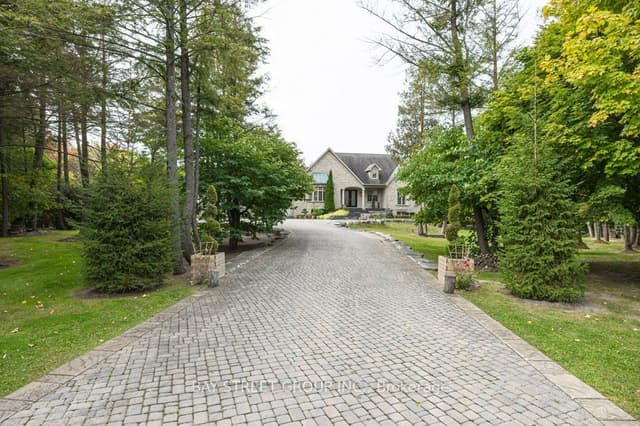 Detached at 5 River Stone Court, East Gwillimbury, ON L0G 1V0