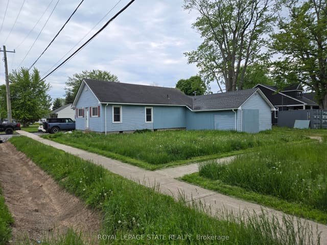 Detached at 303 Ridge Road S, Fort Erie, ON L0S 1N0