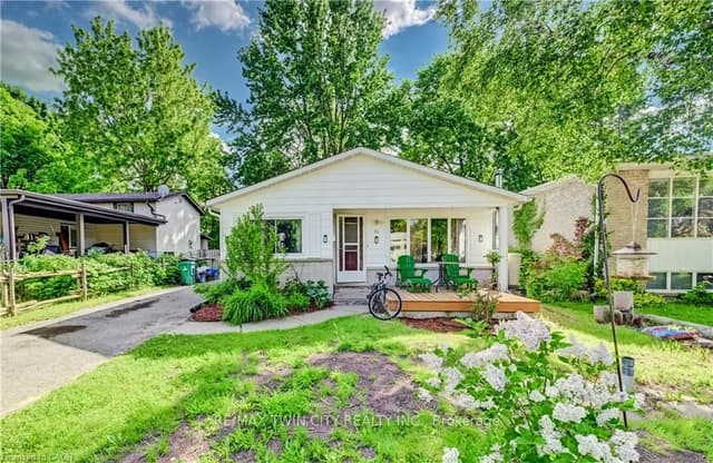 Detached at 53 Helene Crescent, Waterloo, ON N2L 5E6