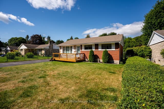 Detached at 148 7th Avenue E, Owen Sound, ON N4K 2W7