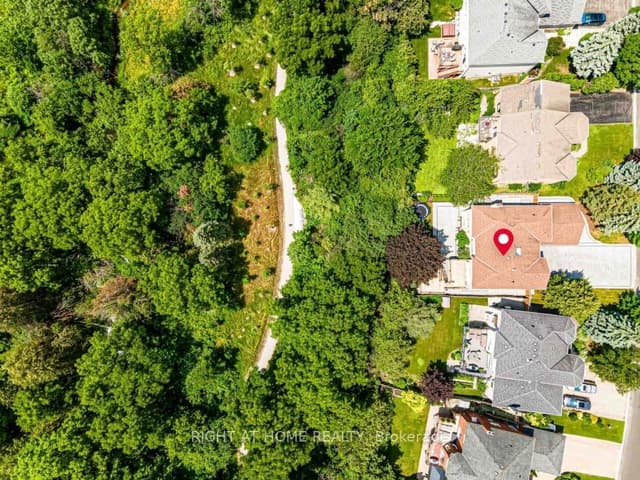 Detached at 35 Harmony Hill Crescent, Richmond Hill, ON L4C 8Z2