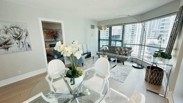 10 Queens Quay