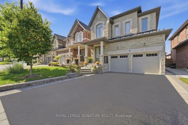 Detached at 68 Duggan Street, Aurora, ON L4G 0Y8