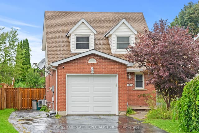 Detached at 110 Steeles Crescent, Cambridge, ON N1R 8C4