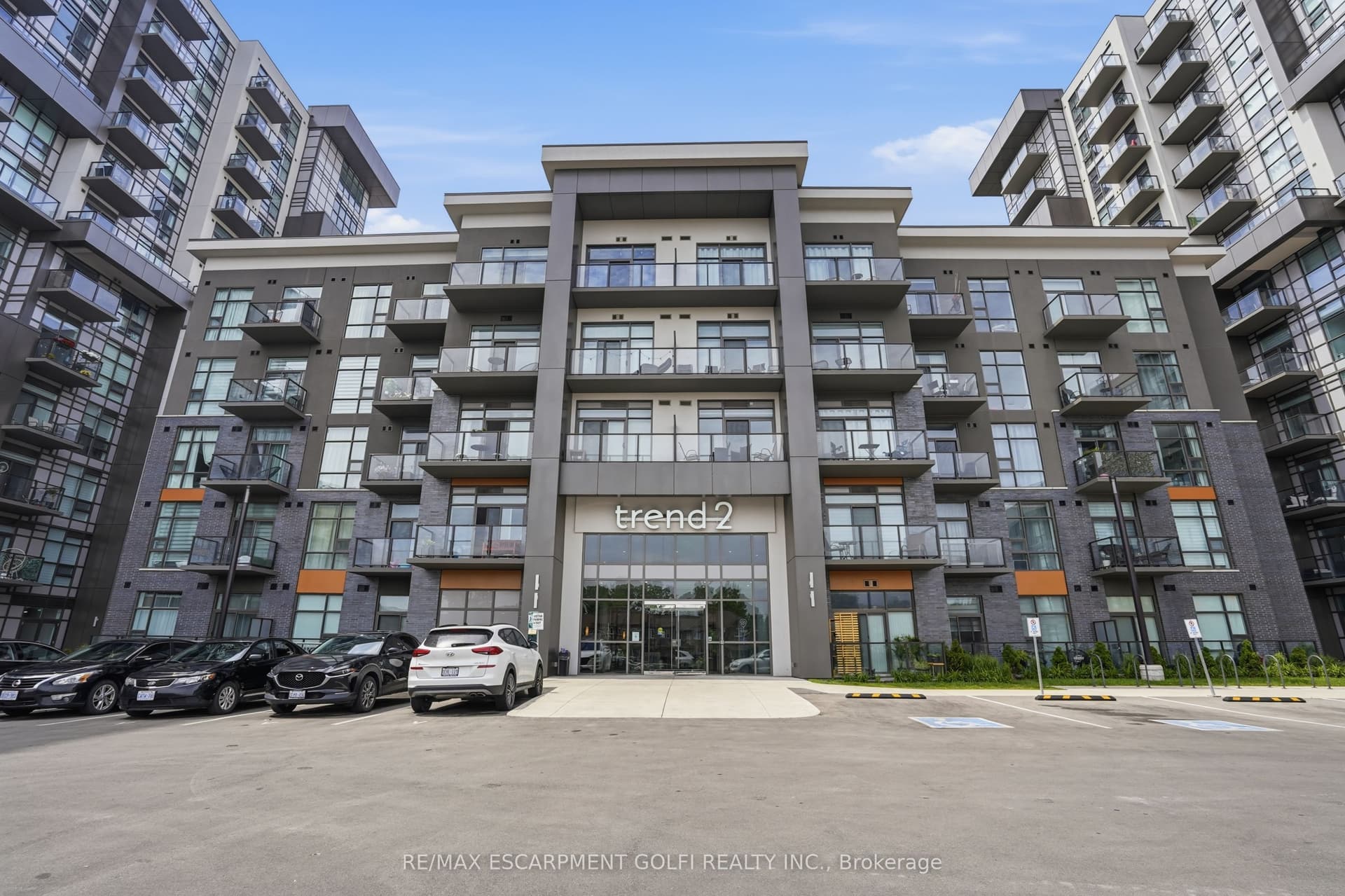 Suite 1008 · Floor 10, Unit 1008 · 460 Dundas St E