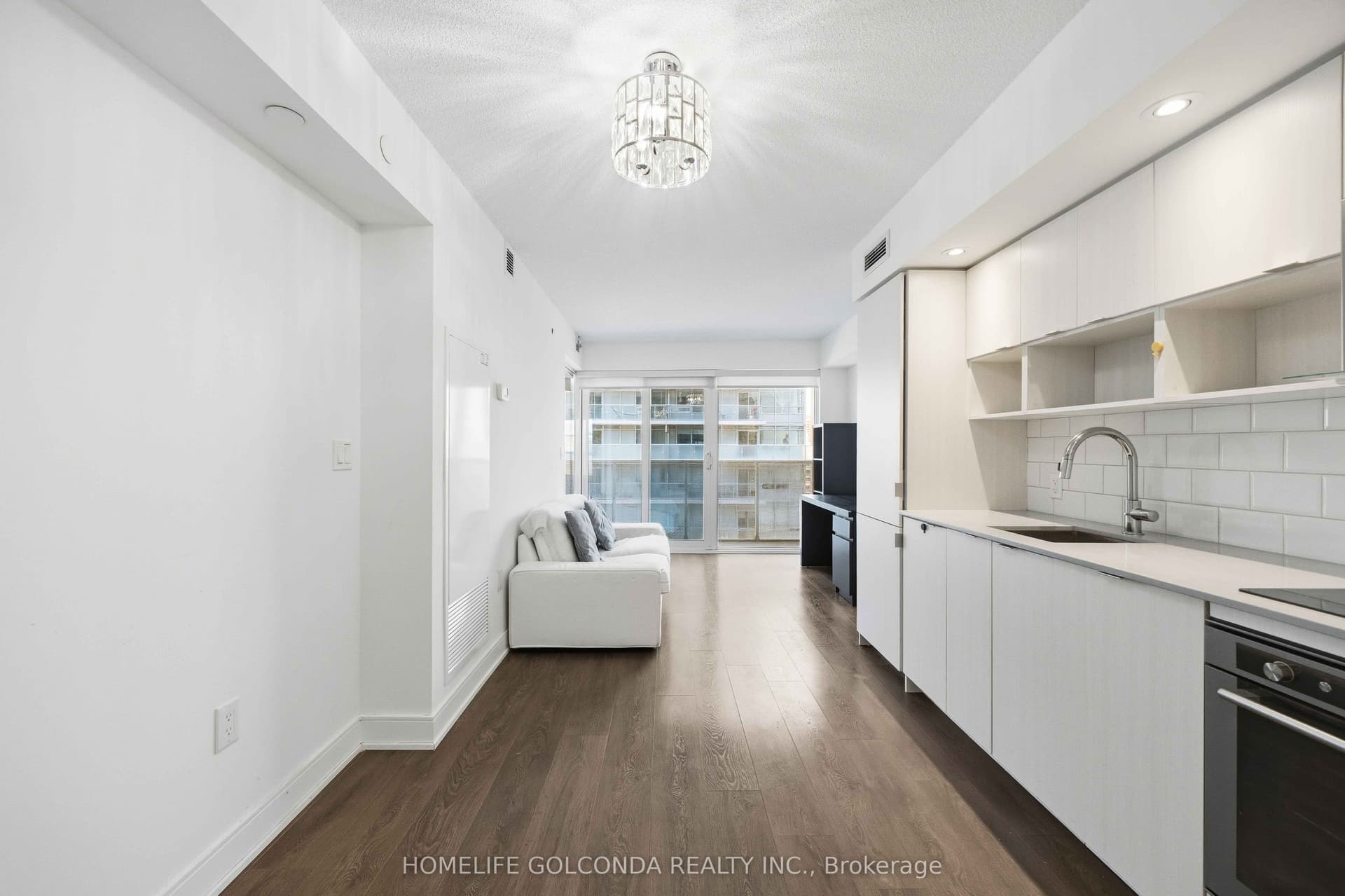 Suite 703 · Floor 7, Unit 703 · 89 McGill St