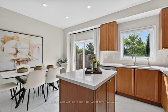 Att/Row/Townhouse at 571 Reeves Way Boulevard, Whitchurch-Stouffville, ON L4A 0H1