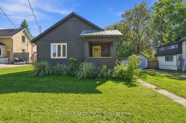 Detached at 388 Eagle Street, Newmarket, ON L3Y 1K4