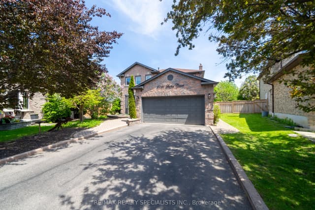Detached at 4021 Sasha Court, Mississauga, ON L4W 3K9