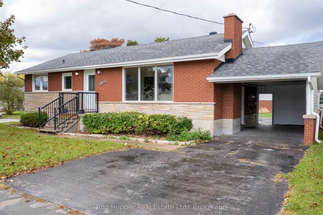 Duplex at 1082 8th Street E, Owen Sound, ON N4K 1M6