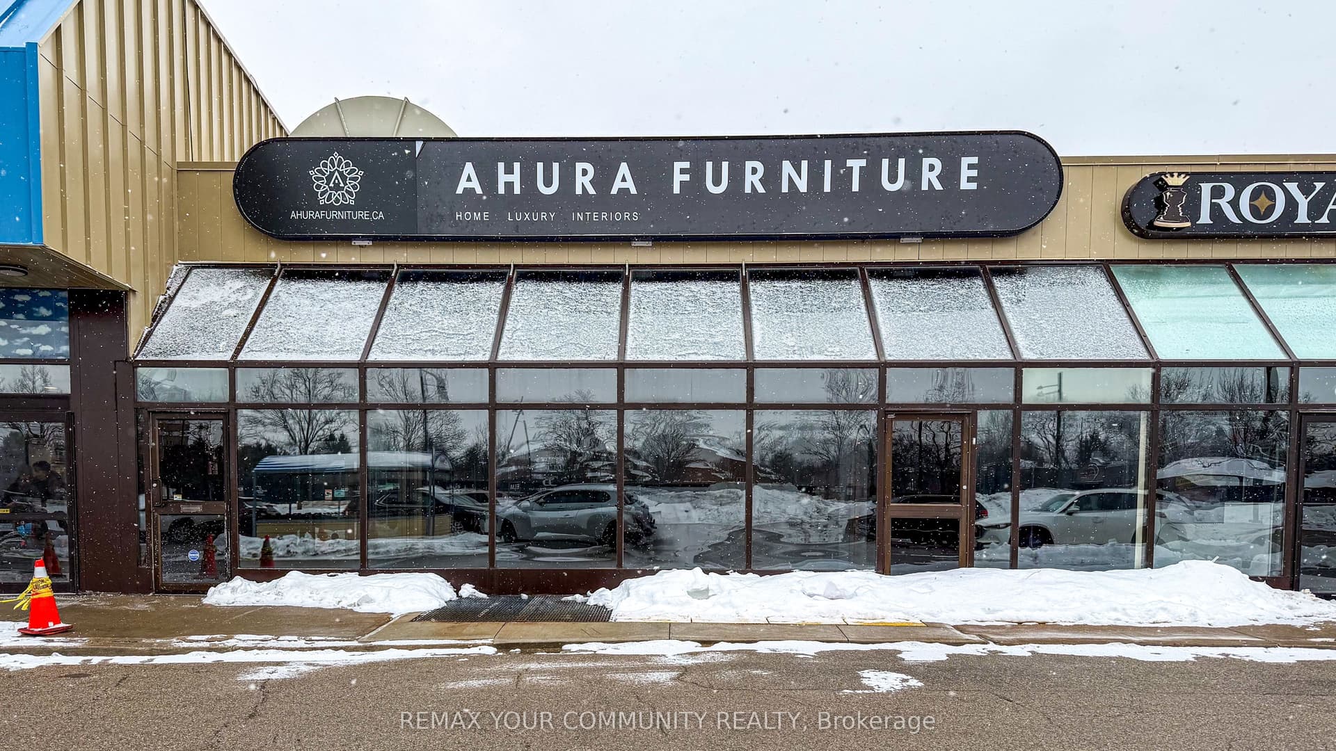 Unit 203, Unit 203 · 9737 Yonge St