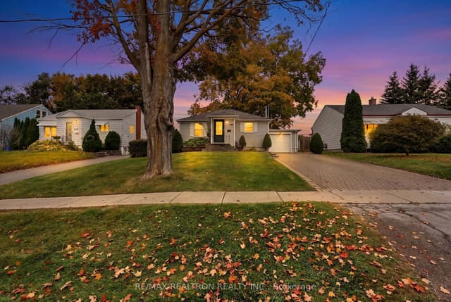 Detached at 250 Helmer Avenue, Newmarket, ON L3Y 4L9