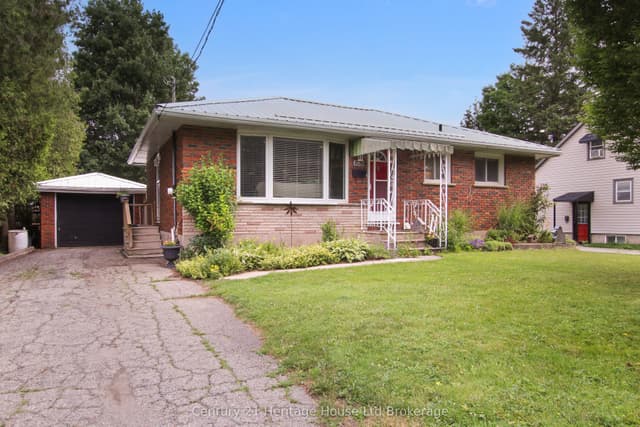 Detached at 683 College Avenue, Woodstock, ON N4S 2C6