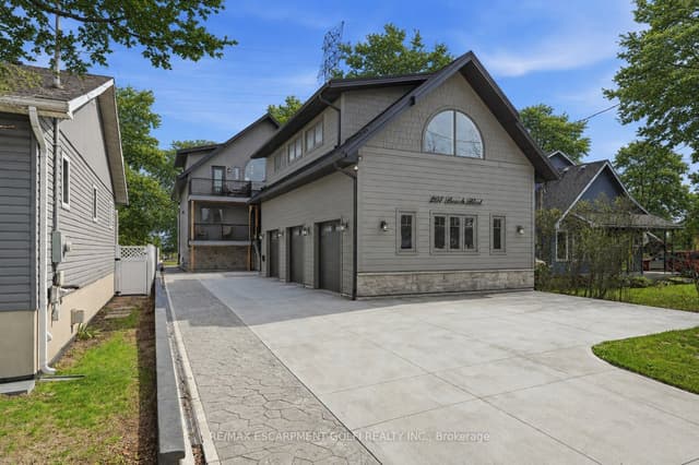 Detached at 207 BEACH Boulevard, Hamilton, ON L8H 6V8