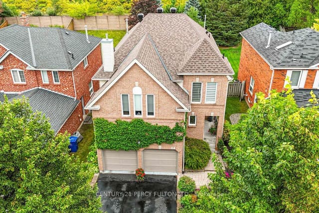 Detached at 84 Loraview Lane, Aurora, ON L4G 6N5