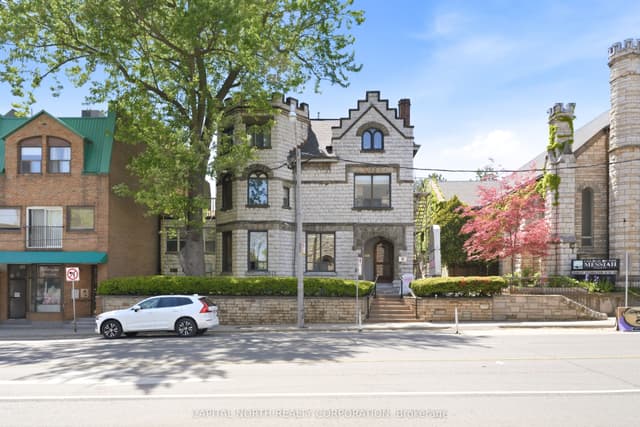 Office at 236 Avenue Road 2nd Floor OPT A, Toronto, ON M5R 2J4, Toronto C02