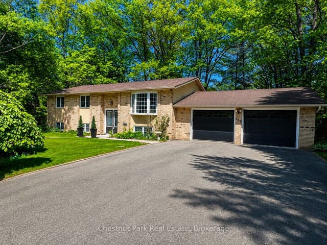 Detached at 135 Christopher Avenue, Wasaga Beach, ON L9Z 1S4