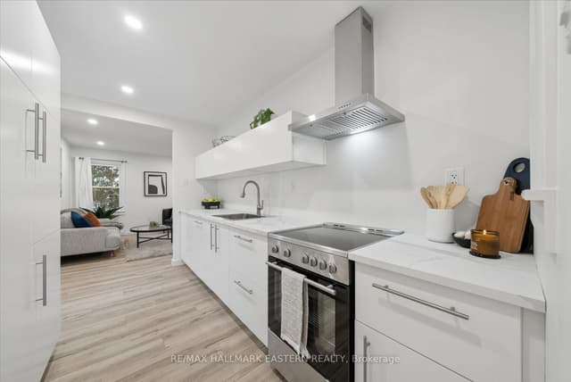 Detached at 482 Wellington Street W, Peterborough, ON K9H 5C5