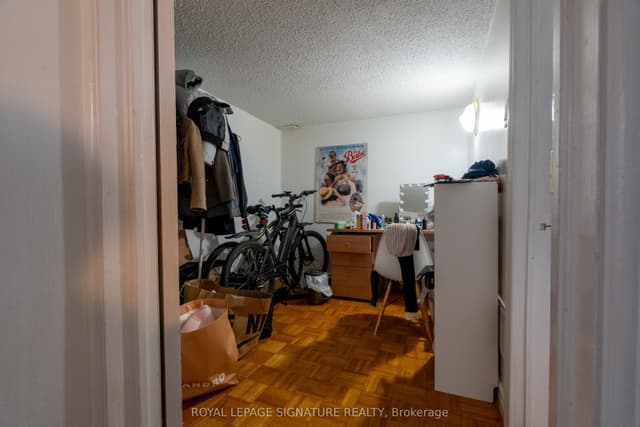 Semi-Detached at 674 Abana Road Room #1 & #2, Mississauga, ON L5A 1H4