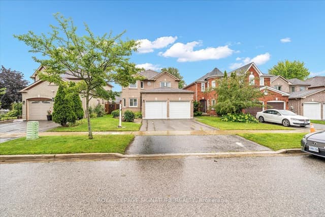 Detached at 3 Griffen Place, Whitby, ON L1R 2N5