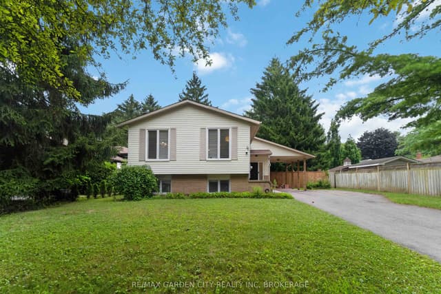 Detached at 3 FALLINGBROOK Drive, Pelham, ON L0S 1E0