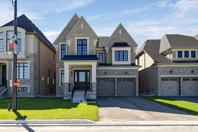Detached at 33 Gianvito Crescent, King, ON L7B 0T2