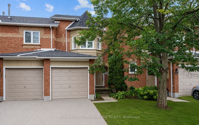 Condo Townhouse at 919 Caribou Valley Circle, Newmarket, ON L3X 1W9