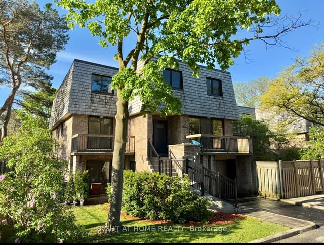 Condo Townhouse at 7 Vale Carse Way 24, Toronto, ON M2R 3H4, Toronto C07