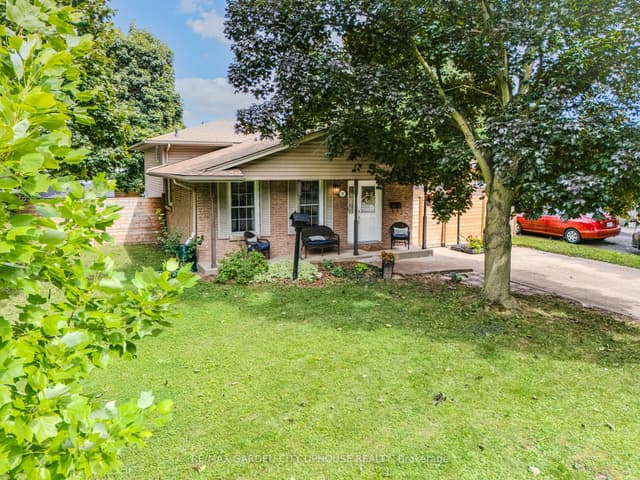 Detached at 24 Greenmeadow Court, St. Catharines, ON L2N 6Y8