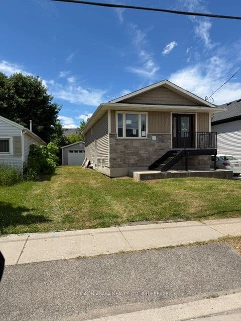 Detached at 178 Pelham Road, St. Catharines, ON L2S 1W3