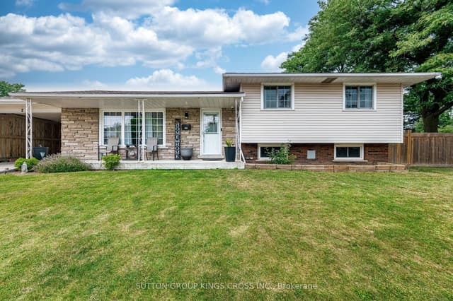 Detached at 2 Maitland Avenue, Hamilton, ON L9A 3J3