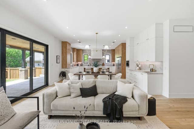 Detached at 106 Hawthorn Avenue, Whitchurch-Stouffville, ON L4A 4S9