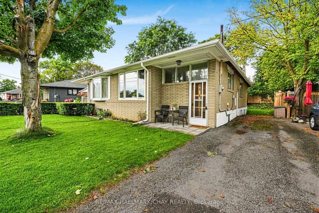 Semi-Detached at 84 Longford Drive, Newmarket, ON L3Y 2Y4