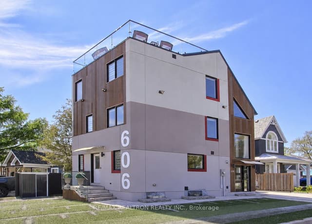Detached at 606 Annland Street, Pickering, ON L1W 1A7