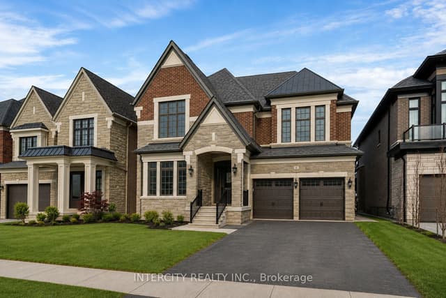 Detached at 8 Heart Lake Circle, King, ON L7B 0T1
