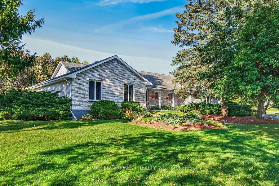 2 Karendale Cres