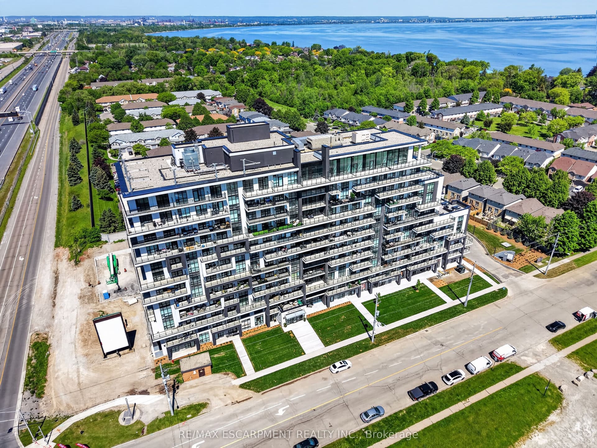 Suite 304 · Floor 3, Unit 304 · 461 Green Rd