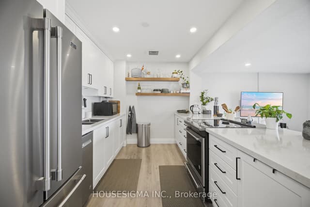 Condo Apartment at 15 Elizabeth Street N 801, Mississauga, ON L5G 2Z3