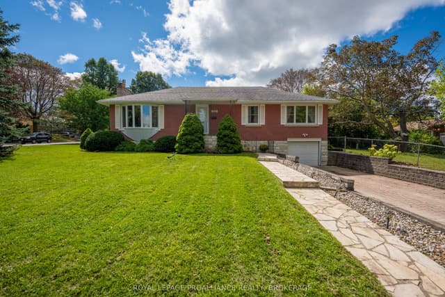 Detached at 302 Arrowhead Place, Kingston, ON K7M 3L3