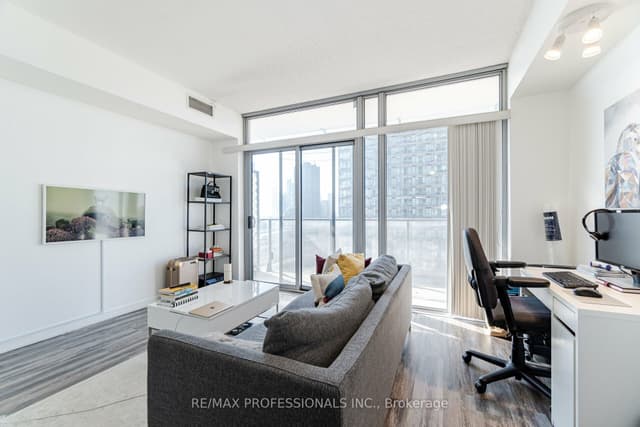 Condo Apartment at 103 The Queensway Avenue 810, Toronto, ON M6S 5B3, Toronto W01