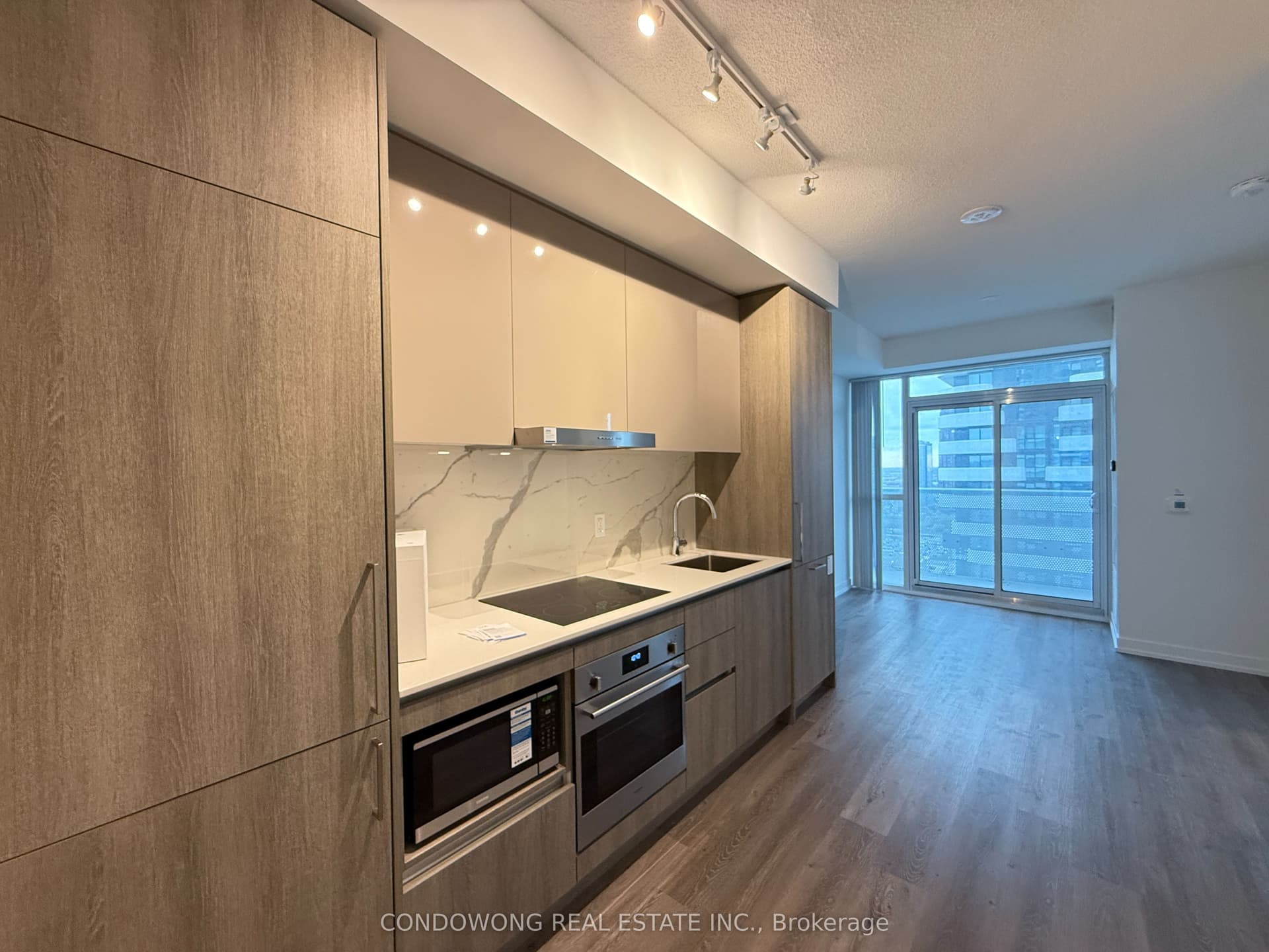 Suite 3115 · Floor 31, Unit 3115 · 225 Commerce St