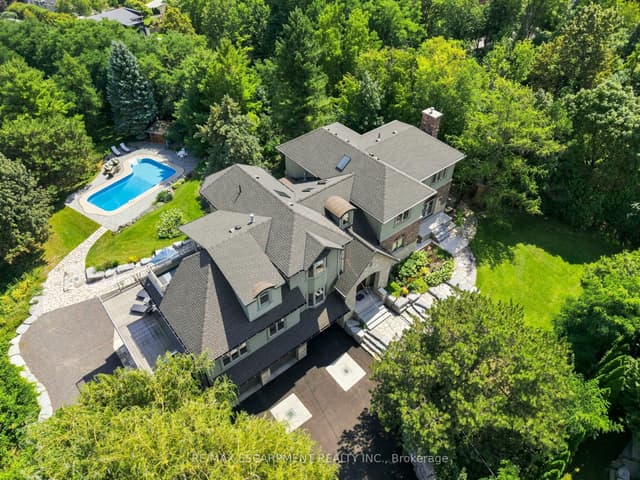 Detached at 1296 Dundas Street, Burlington, ON L7R 3X4