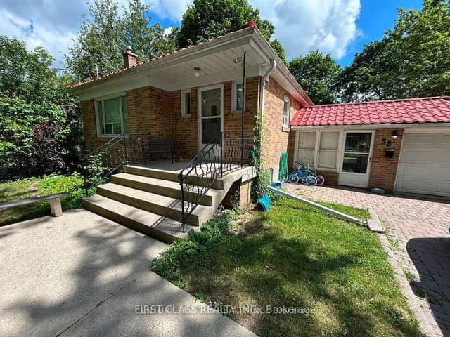 Detached at 38 Harding Boulevard Main, Richmond Hill, ON L4C 1S8