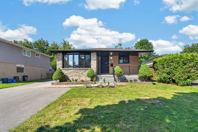 Detached at 382 Fairlawn Street, Oshawa, ON L1J 4R3